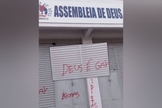 A Assembleia de Deus em Jaboatão dos Guararapes foi alvo de vandalismo. (Foto: Portal da Prefeitura).