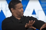 Denzel Washington em entrevista ao pastor TD Jakes. (Foto: Captura de tela/YouTube T.D. Jakes)