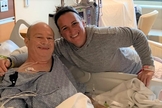 A farmacêutica Kathleen Kirkland e o pastor Donnie Pickeral. (Foto: YouTube/ WXII 12 News).