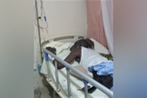 O ex-professor islâmico Hiire Sadiki no hospital. (Foto: Morning Star News).
