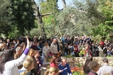 Culto no ‘The Garden Tomb’ em Jerusalém. (Reprodução / Garden Tomb)