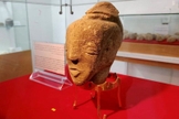 Cabeça do ídolo Anat, exposta em museu de Gaza. (Foto: Reprodução / Arkeofili)