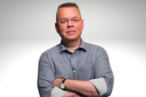 Andrew Brunson: ‘O mundo moderno hostilizará ainda mais os cristãos’. (Foto: Reprodução / Harbingers Daily)