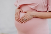 Uma mãe de 38 anos foi autorizada a abortar seu bebê de seis meses. (Foto: Unsplash/Juan Encalada).