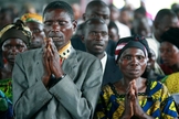 Cristãos rezando em Goma, República do Congo. (Foto: Steve Evans/Wikimedia Commons)