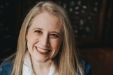 Lindsey Carlson ensinou que o cristão não deve buscar encorajamento na Palavra de Deus. (Foto: lindseycarlson.net).