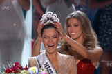 Demi Leigh, da África do Sul, foi coroada Miss Universo em 2017. (Foto: YouTube/ The Pageant Eye).