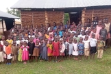 Crianças do orfanato da Igreja Raising Saints, em Mbale. (Foto: cortesia Pr. Sila Simali)
