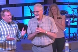 Bill sofria de Síndrome Pós-Pólio, que atrofiou seu corpo e o impediu de pregar. (Foto: Assemblies of God).