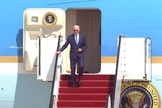 O presidente dos EUA, Joe Biden, chega ao Aeroporto Ben Gurion no Air Force One, 13 de julho de 2022. (Imagem: Time of Israel Captura de tela)