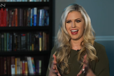 Chegando a pesar 38 quilos, Katlyn Bryan foi curada por Deus. (Foto: YouTube/The 700 Club Interactive).