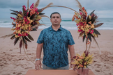 Omar Zaracho é celebrante de casamentos nas praias de Búzios. (Foto: Instagram/Celebrante Wedding)