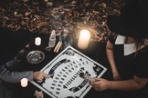 Tabuleiro Ouija, usado por satanistas. (Foto representativa: Unsplash/Alexia Rodrigues)