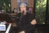  John Tesh foi curado por Deus de um câncer terminal. (Foto: YouTube/CBN News).