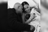 Israel Houghton e Adrienne Bailon Houghton anunciaram o nascimento de seu primeiro filho. (Foto: Instagram/Adrienne Houghton).