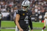 Derek Carr orou por uma fotógrafa que mancava e ela foi curada. (Foto: Wikimedia Commons/All-Pro Reels).