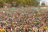 Multidão em oração pelo Brasil. (Foto: Flickr/Palácio do Planalto)