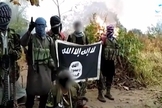 Terroristas do Estado Islâmico fazem ameaças em vídeo, em Moçambique. (Foto: Amaq News Agency/Telegram)