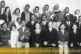 Primeira EBD na Assembleia de Deus de São Cristóvão (RJ), em agosto de 1929. Ao centro, os missionários Gunnar e Frida Vingren. (Foto: Escola Dominical/CPAD).
