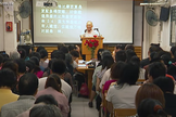 Culto cristão em igreja na China. (Captura de tela/Journeyman Pictures)