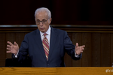 O pastor John MacArthur condenou a campanha pró-aborto do governo da Califórnia. (Foto: Reprodução/YouTube/Grace to You).