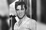Elvis Presley faleceu no dia 16 de agosto de 1977, aos 42 anos. (Foto: Wikimedia Commons/Rossano aka Bud Care).