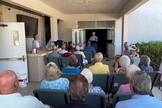 Membros da Igreja Batista do Sudoeste em Fort Myers, Flórida, adoraram em 2 de outubro de 2022, após o furacão Ian. (Foto: Reprodução/Facebook/Charles Peek)
