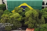 Bandeira do Brasil estendida na fachada do Templo Central da Assembleia de Deus, em Belém do Pará. (Foto: Captura de tela/Vídeo Instagram André Câmara 2)