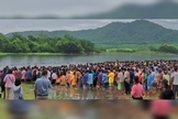 Mais de 1500 pessoas foram batizadas em um rio na Tailândia. (Foto: Renewal Journal).