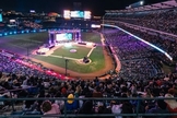 Multidão lota estádio para participar de evento evangelístico SoCal Harvest, na Califória. (Foto: Harvest)