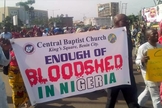 Cristãos nigerianos marcham em protesto contra violência e sequestros. (Foto: Reprodução/Baptist Press)
