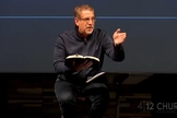 Pastor Tom Hughes. (Foto: Captura de tela/YouTube 4/12 Church San Jacinto)