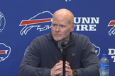 Sean McDermott louvou a Deus pela melhora de saúde de Damar Hamlin. (Foto: Reprodução/Twitter/Buffalo Bills).