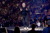 Louie Giglio incentivou a juventude cristã a “guardar seu tempo” para Deus, na Conferência Passion 2023. (Foto: Captura de tela/Passion 2023).