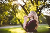 Mulheres passam mais tempo com Deus, segundo pesquisa nos EUA. (Foto ilustrativa: Ben Branco/Unsplash)