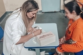 Viviane Martinello disse que foi guiada por Deus para fazer o lançamento na penitenciária. (Foto: Instagram/Viviane Martinello).