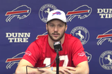 Entrevista coletiva de Josh Allen após partida. (Captura de tela/YouTube/Buffalo Bills)