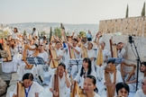  144 harpistas tocaram e cantaram “A Bênção” em Jerusalém. (Foto: Facebook/The King's Harpists).