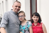 Pastor Vitaly Chichmarev e sua família. (Foto: Reprodução/Facebook/Christian Vision for Belarus)
