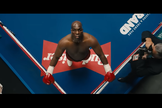 “Big George Foreman” vai contar a trajetória do atleta até ele se tornar um pregador. (Foto: Reprodução/YouTube/Sony Pictures Entertainment).
