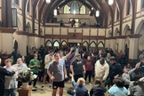 Na Lee University, em Cleveland, estudantes lotaram a capela para um culto de 12 horas. (Foto: Twitter/Rob Fultz).