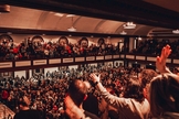 Imagem de dentro do Hughes Auditorium, no terceiro dia do culto ininterrupto. (Foto: Facebook/Asbury University)