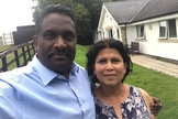 Pr. Solomon Raj e sua esposa Monica fundaram uma igreja secreta na Arábia Saudita. (Foto: Facebook/Solomon Raj)