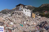 Muitos vizinhos não sobreviveram ao terremoto e outros foram realocados para longe de suas casas destruídas. (Captura de tela/CBN News)
