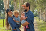 Modelo Biah Rodrigues, cantor Sorocaba e filhos. (Foto: Reprodução/In