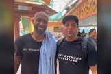 Pastor Greg Hendricks e Angelo no navio cruzeiro. (Foto: Reprodução/Instagram/Angelo Jean Pierre)