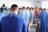 A ação voluntária visa o fortalecimento da prática religiosa dentro das unidades prisionais. (Foto: Reprodução/Sejus/Governo de Rondônia)