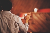 Os cristãos não praticantes se disseram mais propensos a ter dúvidas em relação à sua fé. (Foto: Unsplash/Jon Tyson)