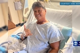 Mike Morita durante a recuperação no hospital. (Foto: Reprodução/YouTube/KHON2 News)