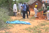 Corpos encontrados em floresta próxima à cidade costeira de Malindi. (Captura de tela/YouTube/France24)